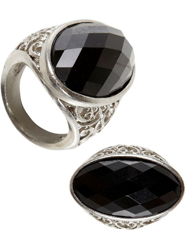 Gothic Ring met Zwarte Stenen