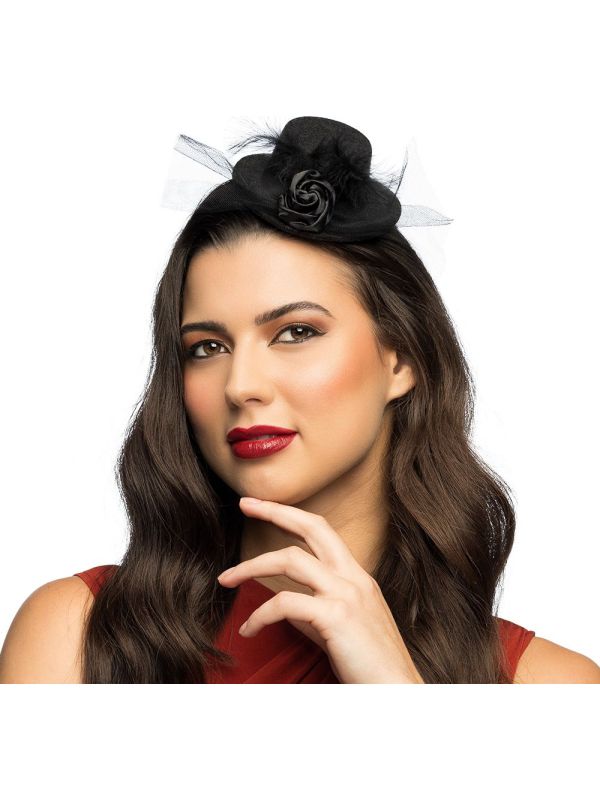 Nicolette Retro Mini Hoedje