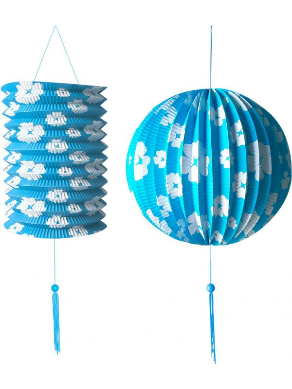 Blauwe papieren bal en lantaarn