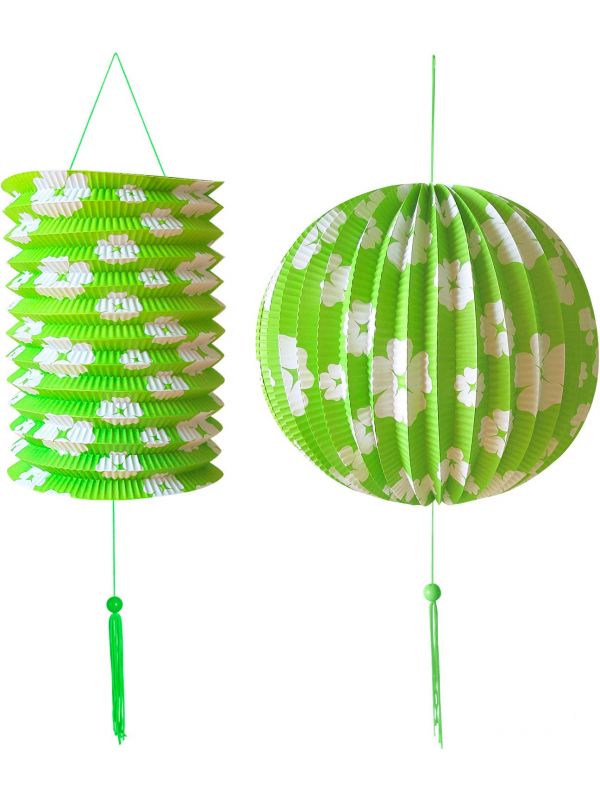Groene papieren bal en lantaarn